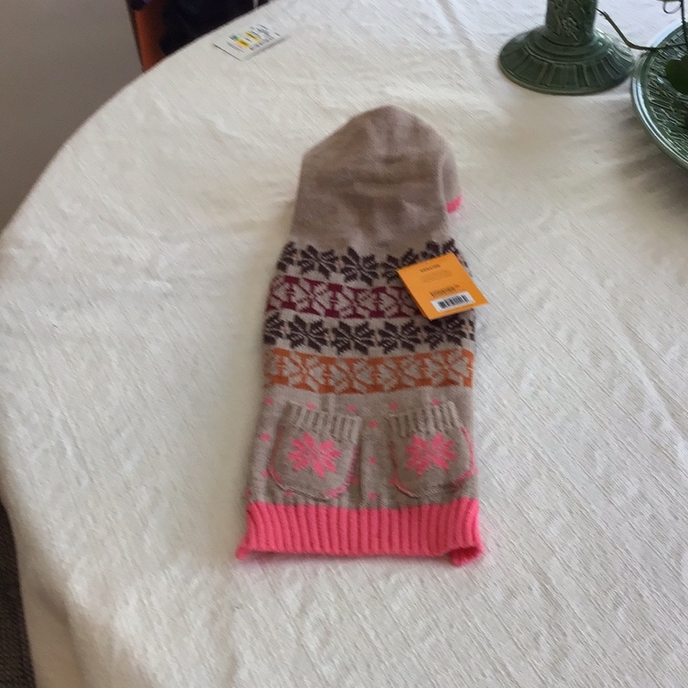 Dog Sweater size medium. Multicolored. New withTags.